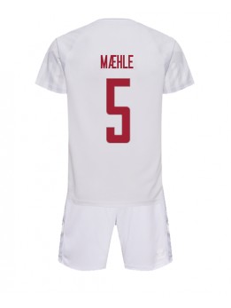 Otroški Nogometna dresi replika Danska Joakim Maehle #5 Gostujoči SP 2022 Kratek rokav (+ hlače)